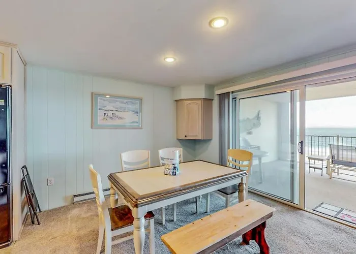 Holiday home Charming Right On The With Shared Pool Free Wifi Private Washer & Dryer