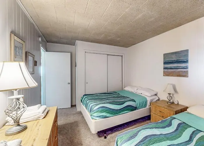 Holiday home Charming Right On The With Shared Pool Free Wifi Private Washer & Dryer *