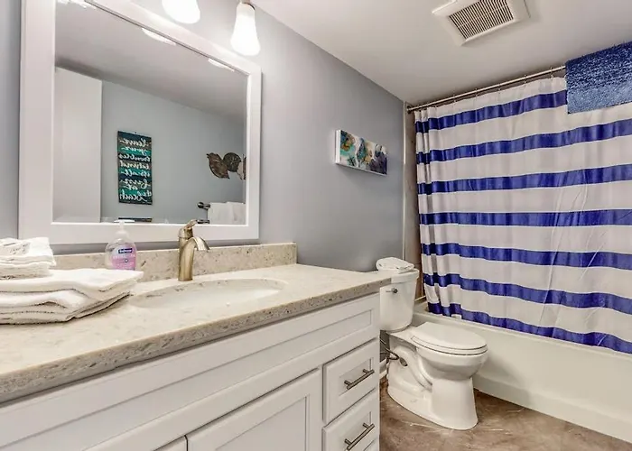 Charming Right On The With Shared Pool Free Wifi Private Washer & Dryer Holiday home Ocean City